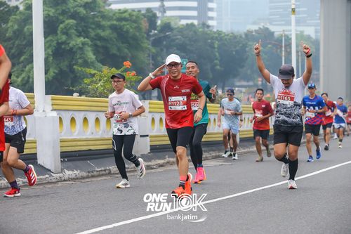 Race photo from ONE RUN 10 K