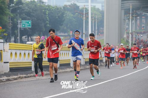 Race photo from ONE RUN 10 K