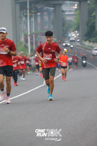 Race photo from ONE RUN 10 K