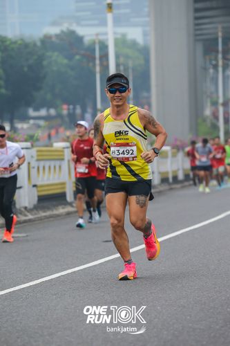 Race photo from ONE RUN 10 K
