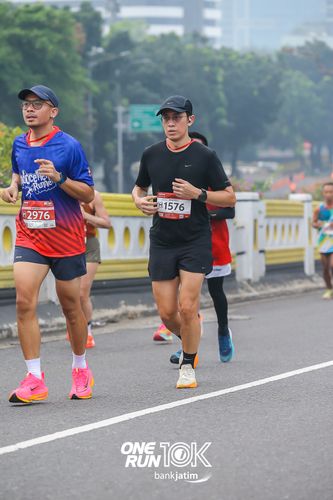 Race photo from ONE RUN 10 K