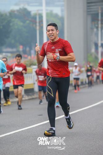 Race photo from ONE RUN 10 K