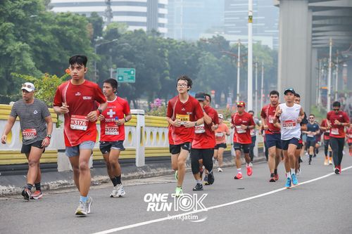 Race photo from ONE RUN 10 K