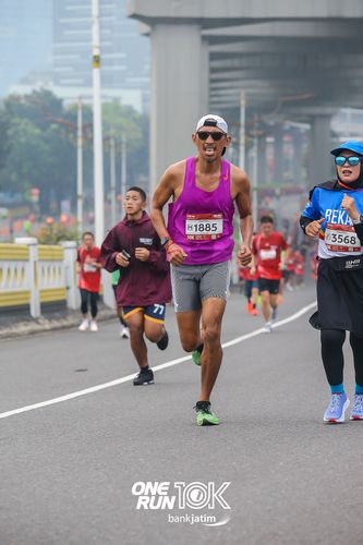 Race photo from ONE RUN 10 K