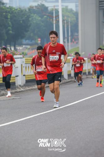 Race photo from ONE RUN 10 K