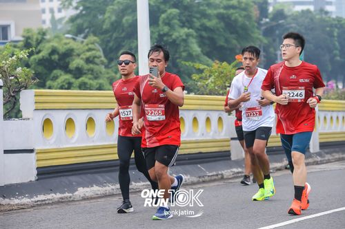 Race photo from ONE RUN 10 K