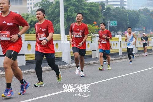 Race photo from ONE RUN 10 K