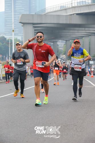 Race photo from ONE RUN 10 K