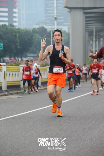 Race photo from ONE RUN 10 K