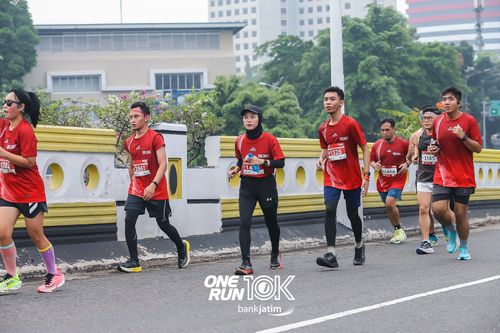 Race photo from ONE RUN 10 K