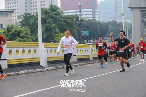 Race photo from ONE RUN 10 K