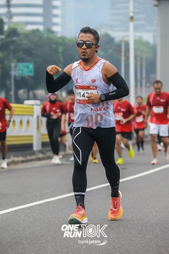Race photo from ONE RUN 10 K
