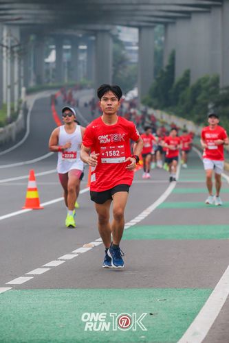 Race photo from ONE RUN 10K 2025