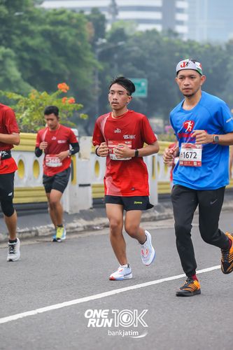 Race photo from ONE RUN 10 K