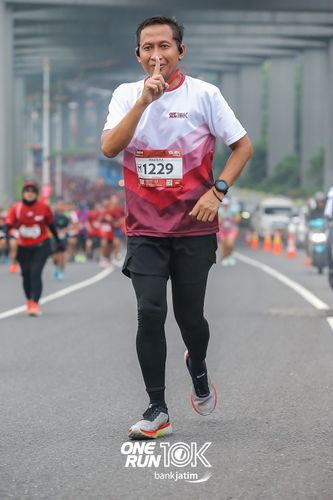 Race photo from ONE RUN 10 K