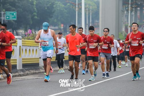 Race photo from ONE RUN 10 K