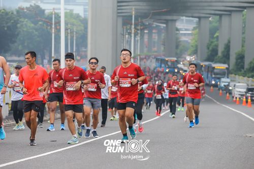 Race photo from ONE RUN 10 K