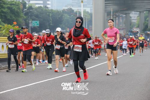 Race photo from ONE RUN 10 K