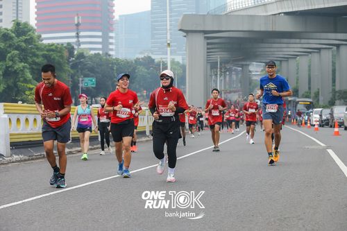 Race photo from ONE RUN 10 K
