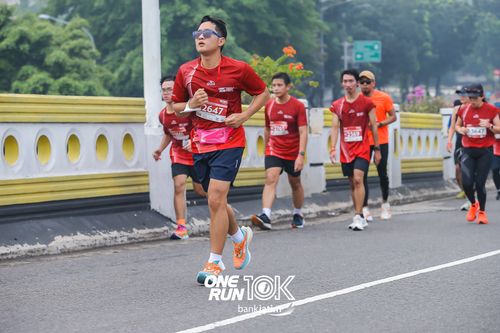Race photo from ONE RUN 10 K