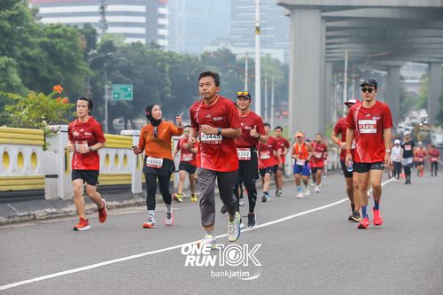 Race photo from ONE RUN 10 K