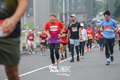 Race photo from ONE RUN 10 K