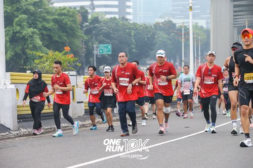 Race photo from ONE RUN 10 K