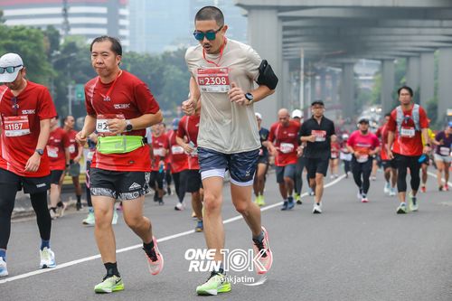 Race photo from ONE RUN 10 K