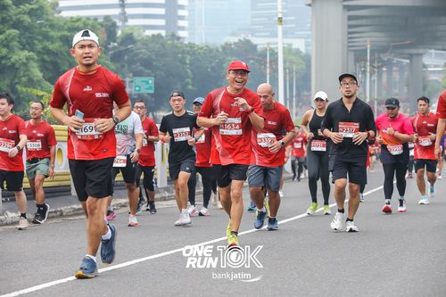 Race photo from ONE RUN 10 K