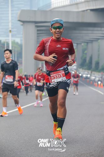 Race photo from ONE RUN 10 K