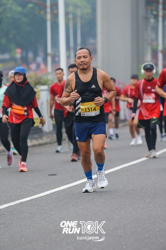Race photo from ONE RUN 10 K