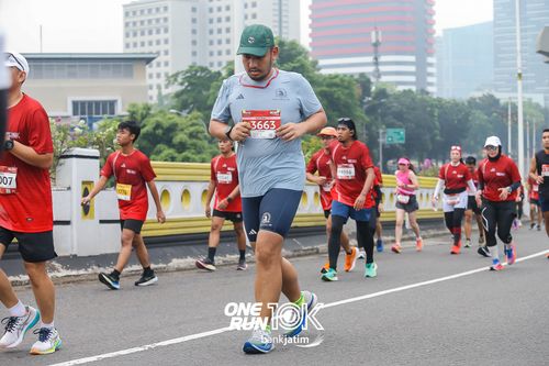 Race photo from ONE RUN 10 K