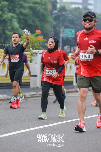Race photo from ONE RUN 10 K