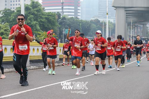 Race photo from ONE RUN 10 K