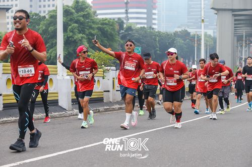 Race photo from ONE RUN 10 K