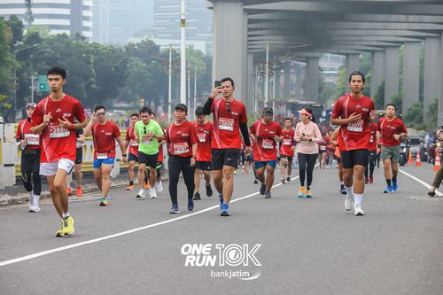 Race photo from ONE RUN 10 K