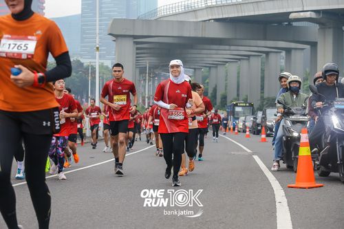 Race photo from ONE RUN 10 K