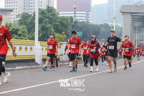 Race photo from ONE RUN 10 K