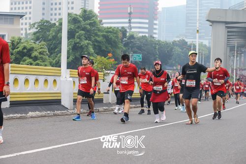 Race photo from ONE RUN 10 K