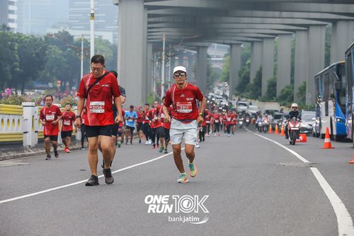 Race photo from ONE RUN 10 K