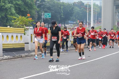 Race photo from ONE RUN 10 K