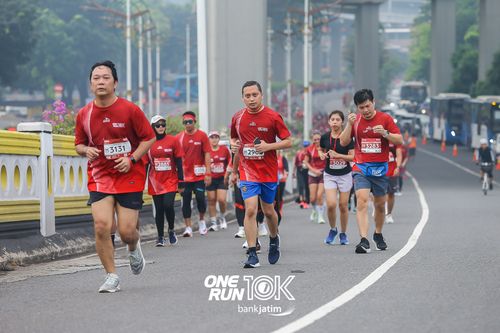 Race photo from ONE RUN 10 K