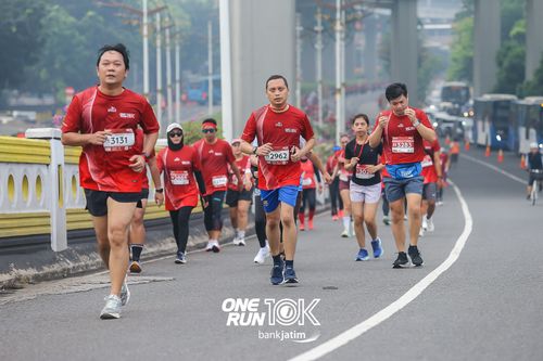 Race photo from ONE RUN 10 K