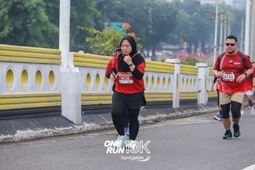 Race photo from ONE RUN 10 K