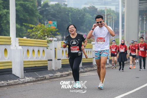 Race photo from ONE RUN 10 K