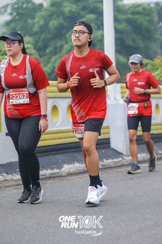 Race photo from ONE RUN 10 K
