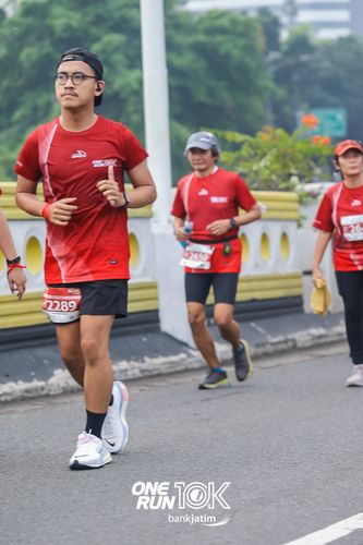 Race photo from ONE RUN 10 K