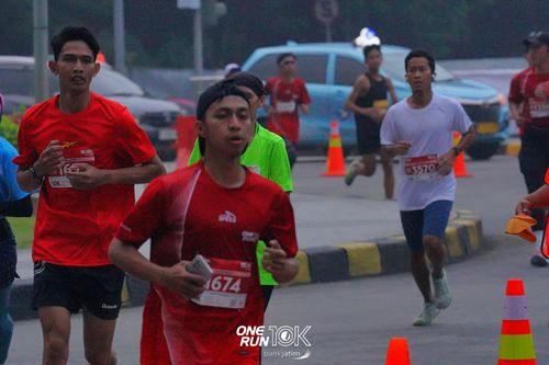 Race photo from ONE RUN 10 K