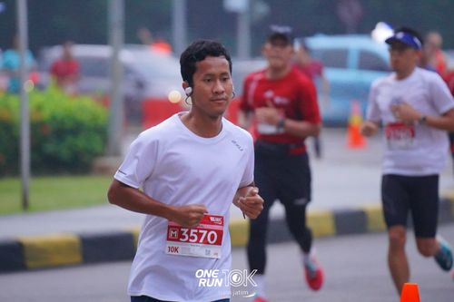 Race photo from ONE RUN 10 K
