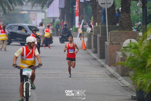 Race photo from ONE RUN 10 K